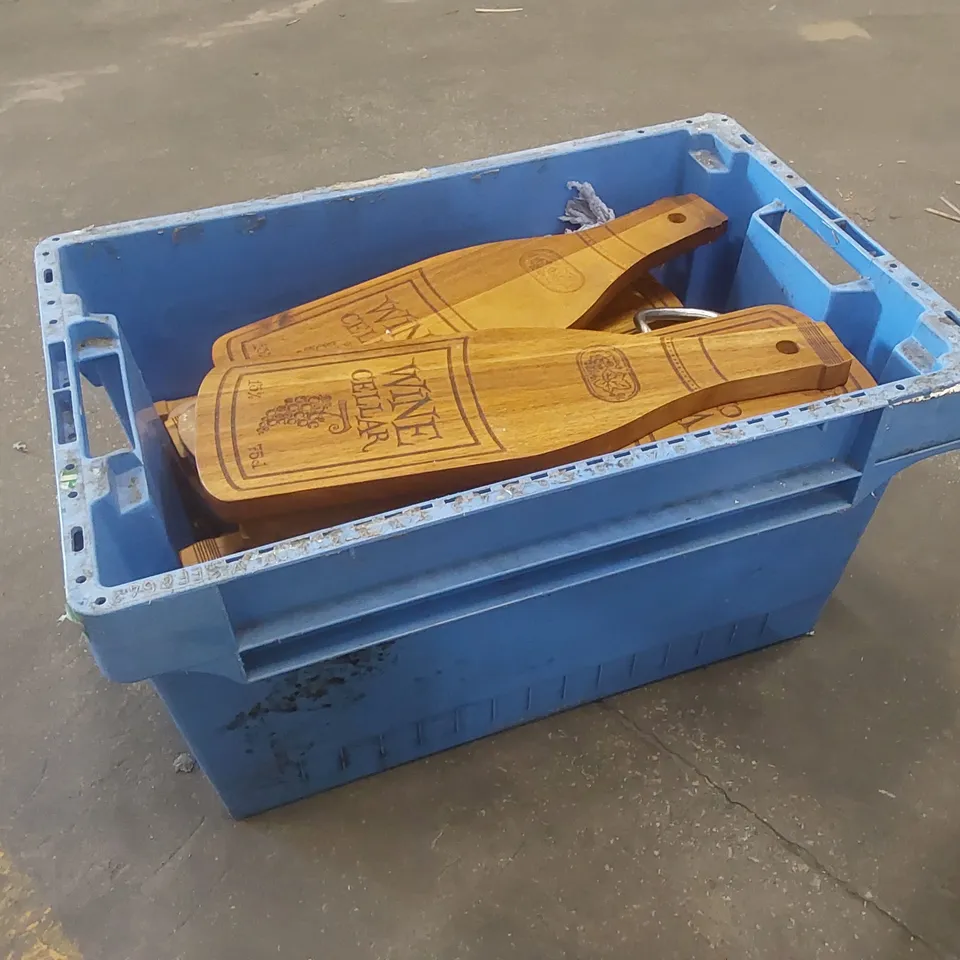 TOTE TO CONTAIN RESTAURANT WOODEN SERVING PLATTERS