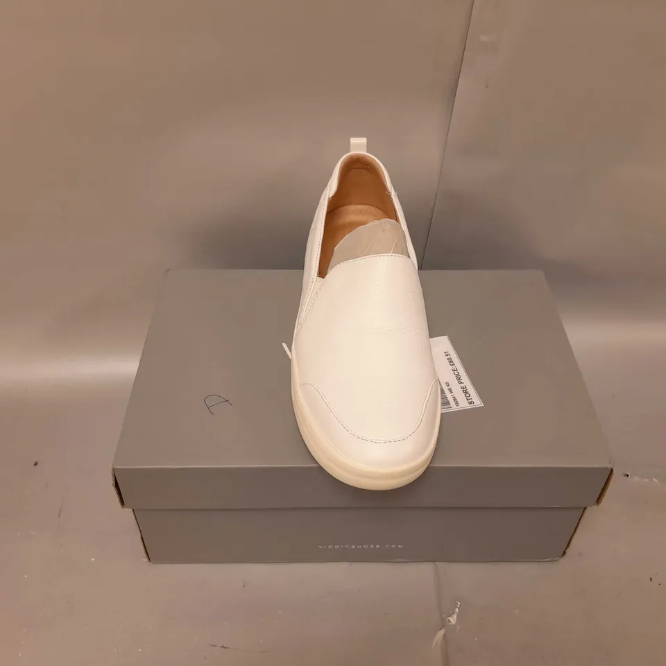 BOXED VIONIC PENELOPE TRAINERS SIZE 5