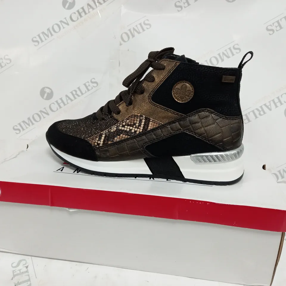 RIEKER CHELSEA BOOT IN BLACK SIZE 6