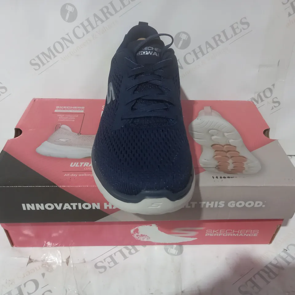 BOXED PAIR OF SKECHERS GO WALK TRAINERS IN NAVY UK SIZE 5