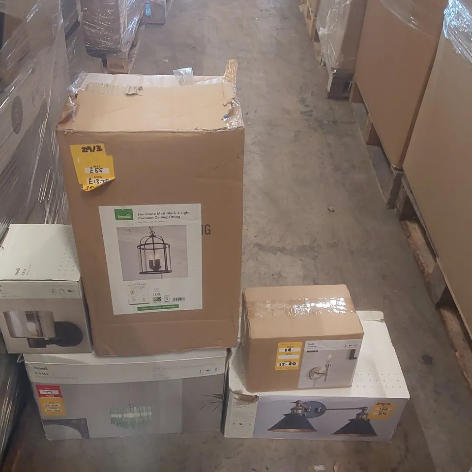 PALLET CONTAINING A VERY LARGE QUANTITY OF ASSORTED DESIGNER LIGHTING PRODUCTS TO INCLUDE: WALL LIGHTS, CHANDELIER PENDANT, CEILING LIGHT ECT