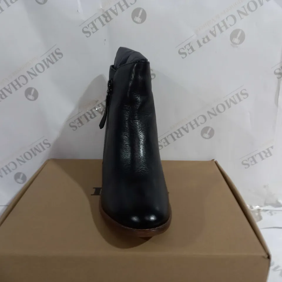 BOXED PAIR OF DUNE PAICE ANKLE BOOTS IN BLACK UK SIZE 7
