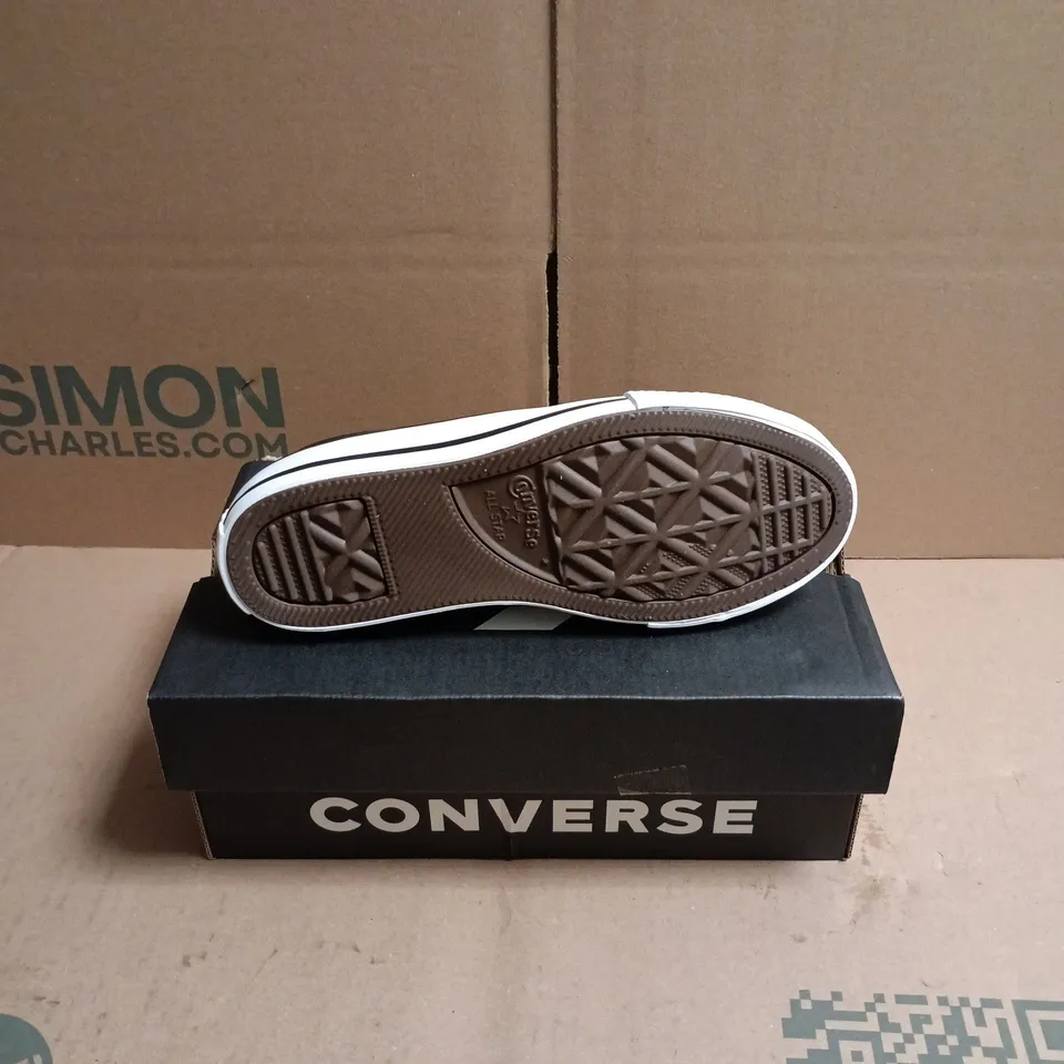 BOXED PAIR OF CHILDRENS CONVERSE CHUCK TAYLOR ALL STAR EASY-ON LOW-TOP TRAINERS - YOUTH 12.5