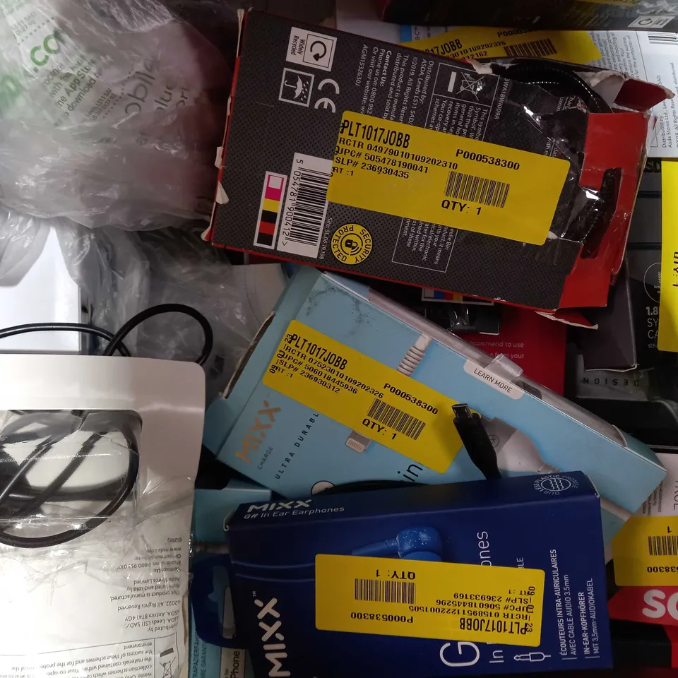 BOX OF APPROXIMATELY 15 ASSORTED ELECTRICAL ITEMS TO INCLUDE MIXX TRIBUTE IN EAR HEADPHONES, ASDA TECH POCKET RADIO, BLACKWEB SYNC AND CHARGE CABLE, ETC