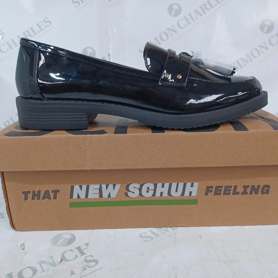 BOXED PAIR OF SCHUH LISBON TASSEL LOAFERS IN BLACK UK SIZE 8