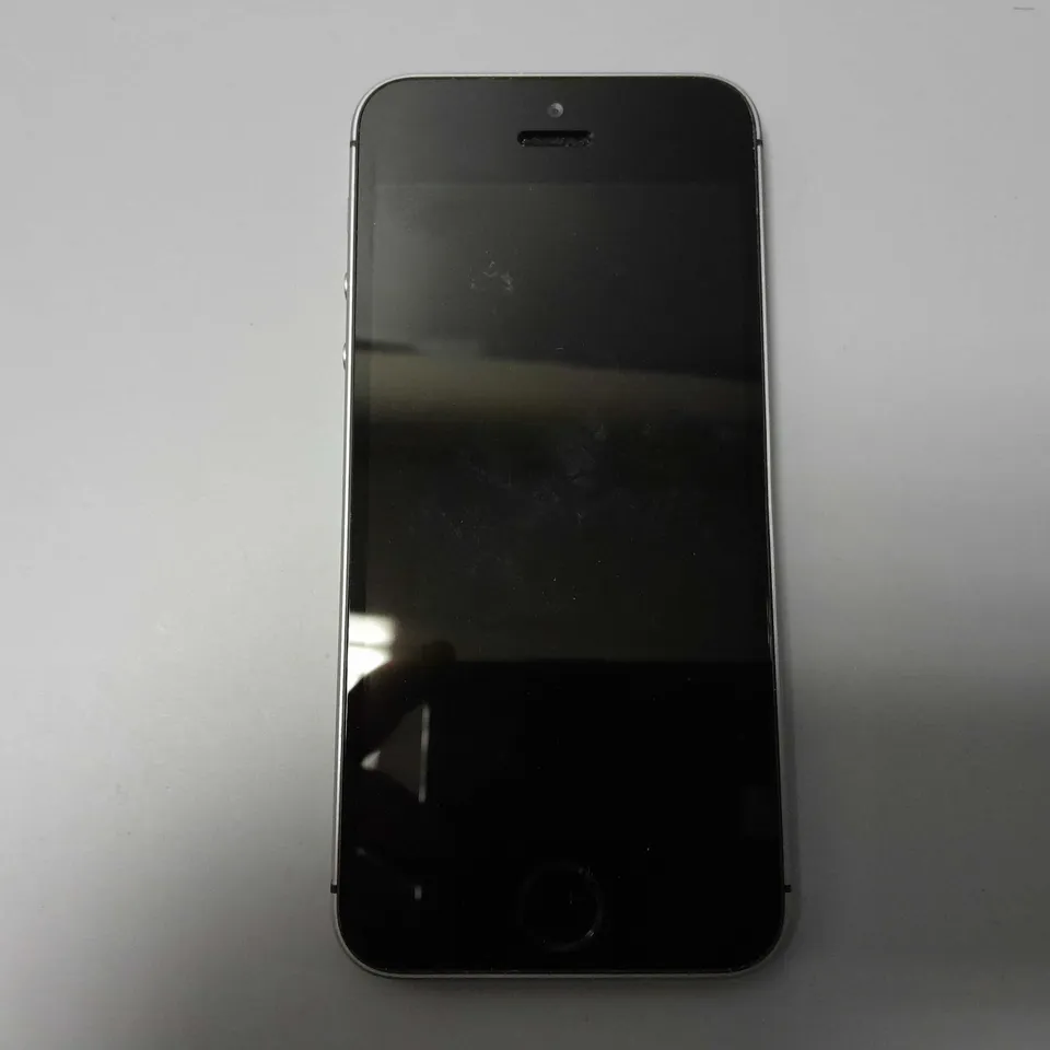 BOXED APPLE IPHONE SE SMARTPHONE