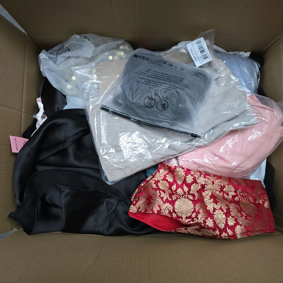 APPROXIMATELY 35 ASSORTED CLOTHING ITEMS IN VARIOUS SIZES, STYLES & COLOURS TO INCLUDE SWEATERS, SHIRTS, DRESSES, ETC - COLLECTION ONLY