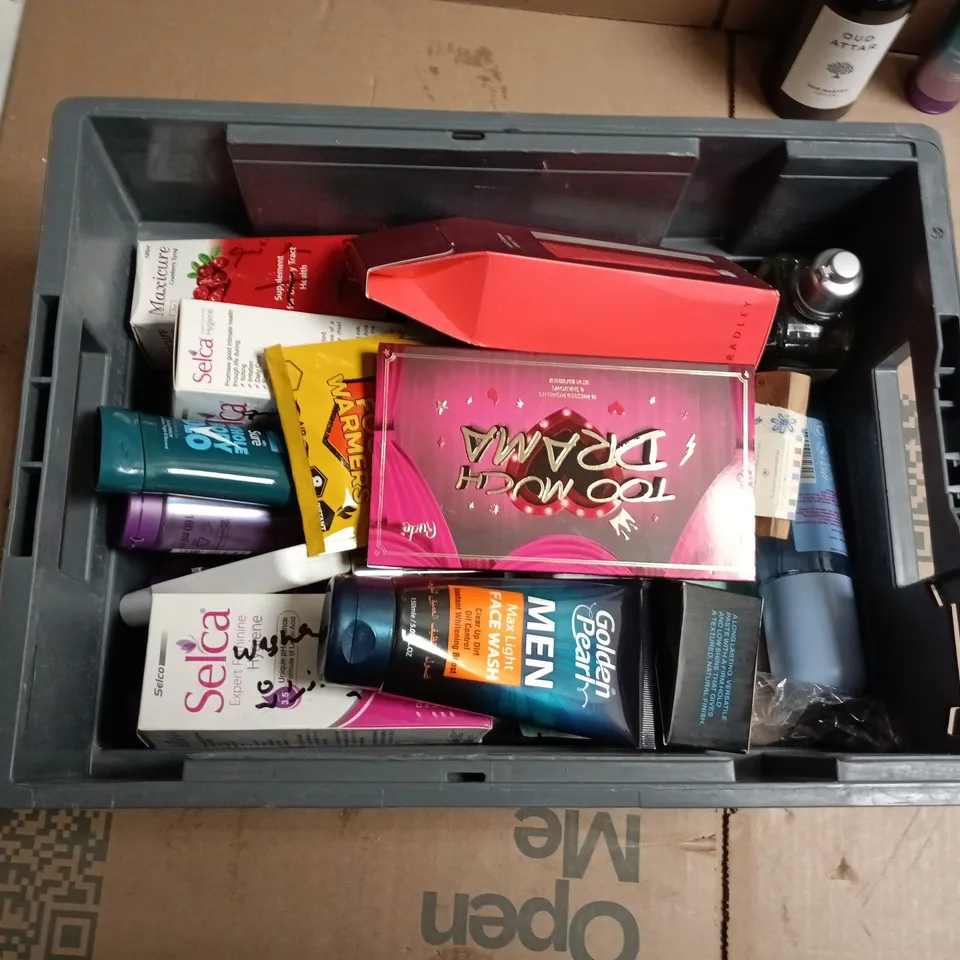 APPROXIMATEY 20 ASSORTED HEALTH AND BEAUTY PRODUCTS TO INCLUDE AUSSIE FRIZZ OFF, OUD ATTAR LOTION, GOLDCLASS SHAMPOO ETC 