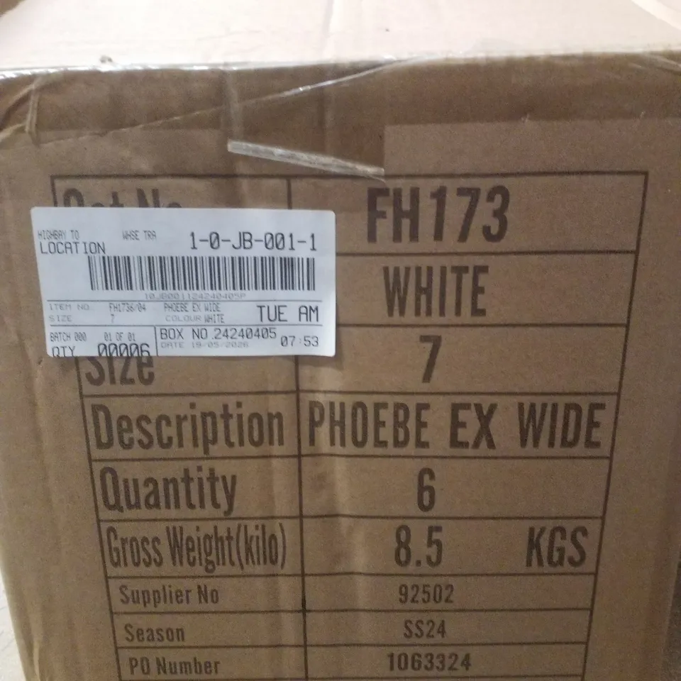 BOX CONTAINING APPROXIMATELY 6 PAIRS OF SIMPLY BE WHITE PHOEBE EX WIDE SANDALS - SIZE 7