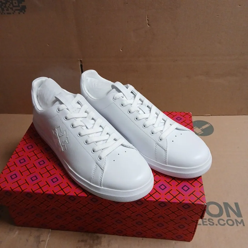 TORY BURCH WHITE LEATHER SNEAKERS – WOMEN’S BOXED SIZE USA 9