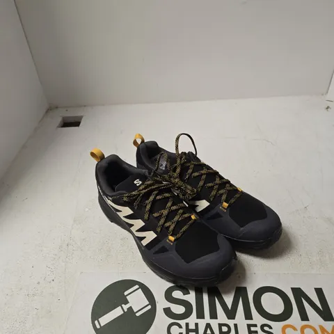 SALOMON TRAIL RUNNING SHOES – BLACK/GREY WITH YELLOW LACES, MEN UK 9.5