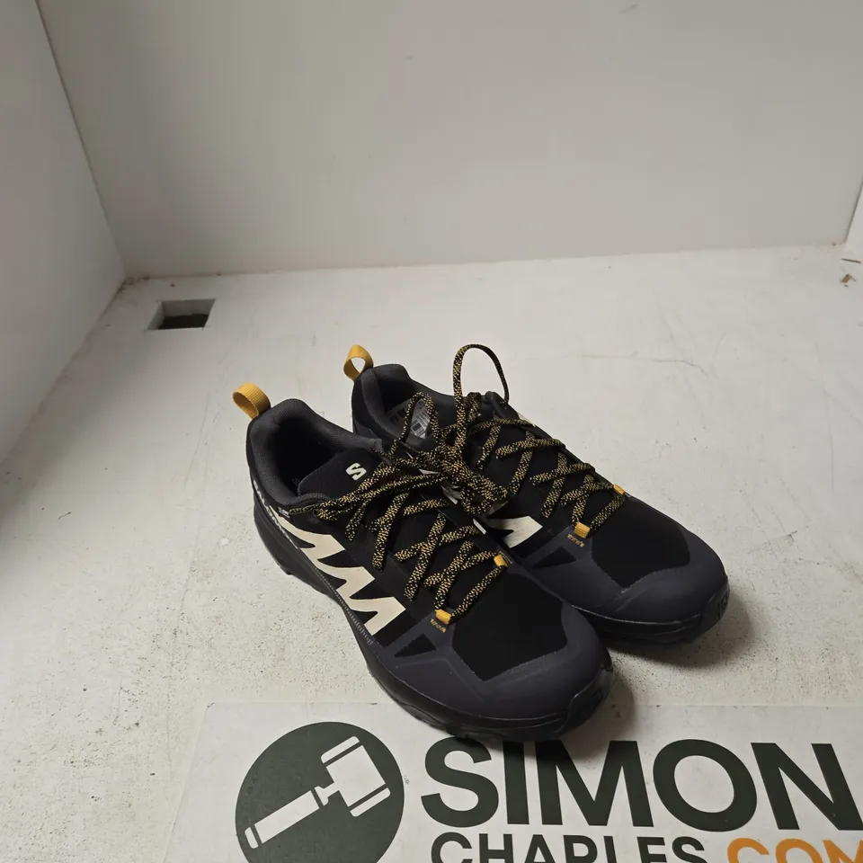 SALOMON TRAIL RUNNING SHOES – BLACK/GREY WITH YELLOW LACES, MEN UK 9.5