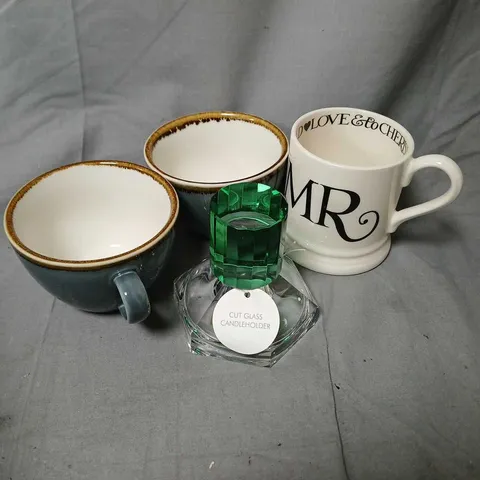 APPROXIMATELY 10 ASSORTED FRAGILE HOUSEHOLD ITEMS TO INCLUDE CUT GLASS CANDLEHOLDER, MUGS, ETC - COLLECTION ONLY