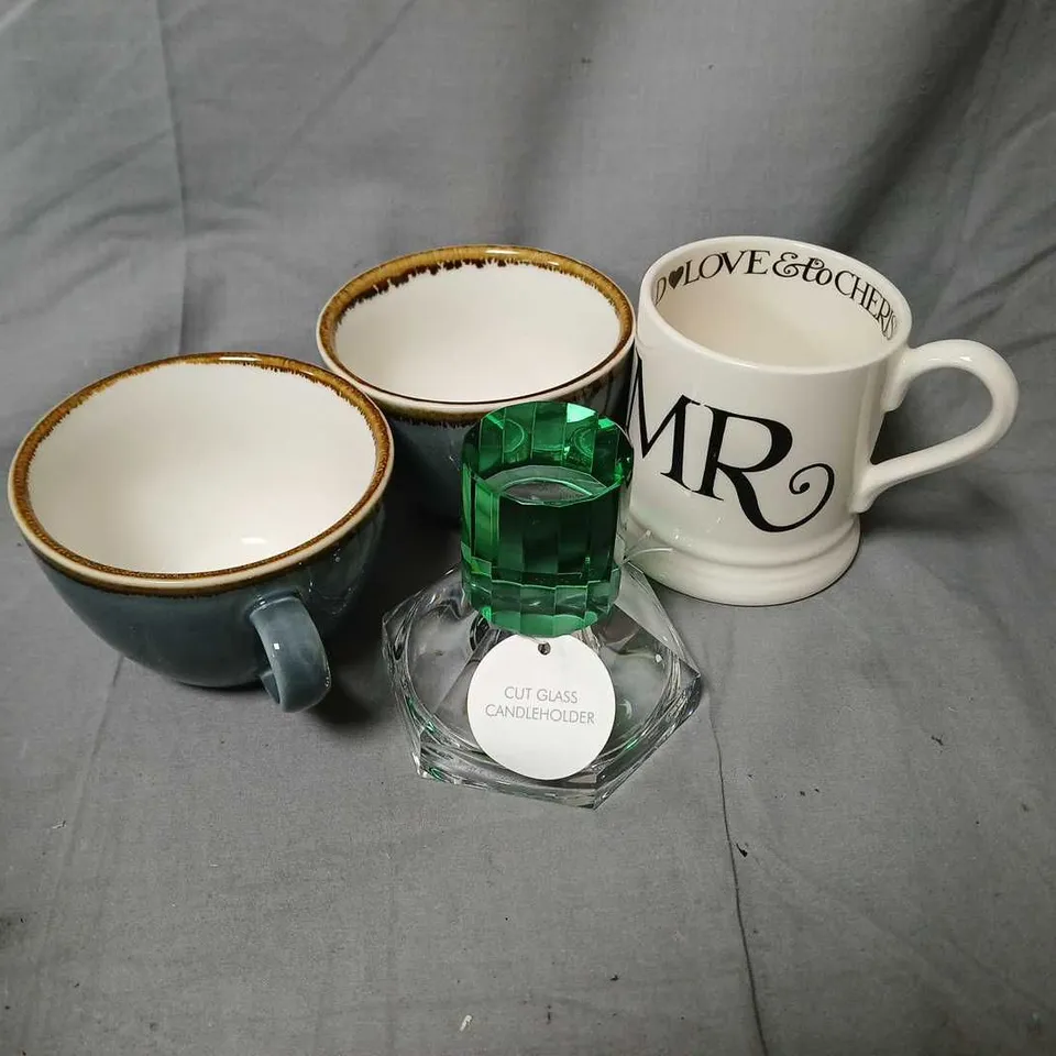 APPROXIMATELY 10 ASSORTED FRAGILE HOUSEHOLD ITEMS TO INCLUDE CUT GLASS CANDLEHOLDER, MUGS, ETC - COLLECTION ONLY