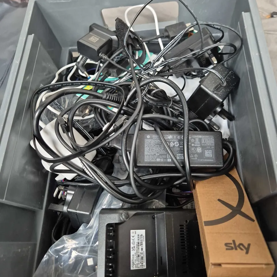 APPROXIMATELY 15 ASSORTED HOUSEHOLD PRODUCTS TO INCLUDE WIFI ROUTER, SKY TV REMOTE, CONTACTLESS PAY MACHINE ETC