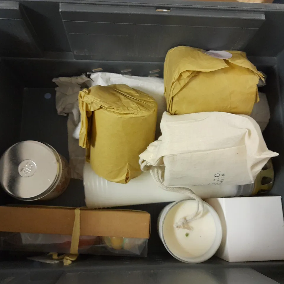BOX OF APPROX 10 CANDLES IN ASSORTED SCENTS	