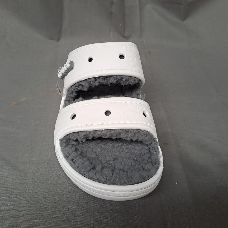 PAIR OF CROCS CLASSIC COZZZY SANDALS IN WHITE UK SIZE M5/W6