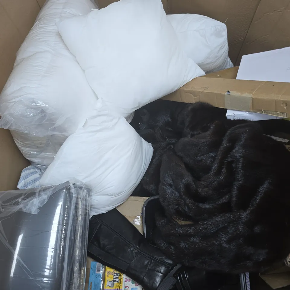 PALLET OF APPROXIMATELY 20 ASSORTED ITEMS TO INCLUDE PILLOWS, PLASTIC BIN, BRANDED CLOTHING ITEMS, ETC - COLLECTION ONLY