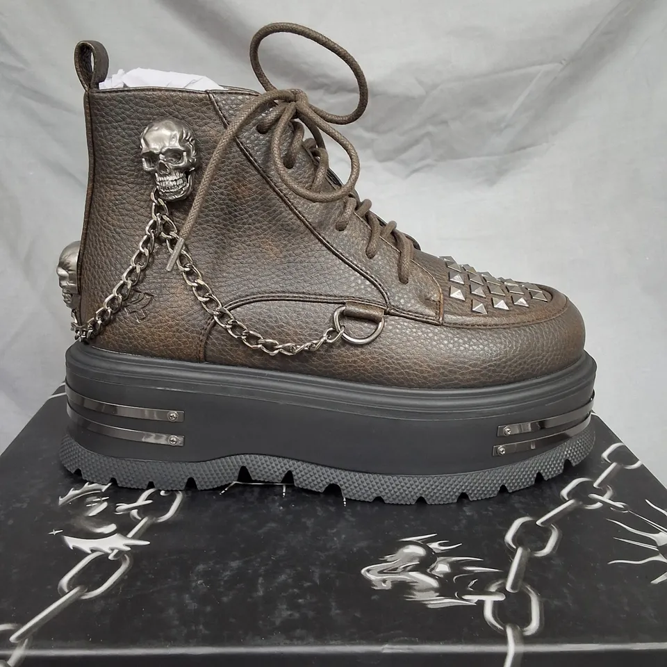 BOXED KOI CHAINED UP ENVY SKULL HARDWARE PLATFORM BOOTS IN BROWN - UK 5