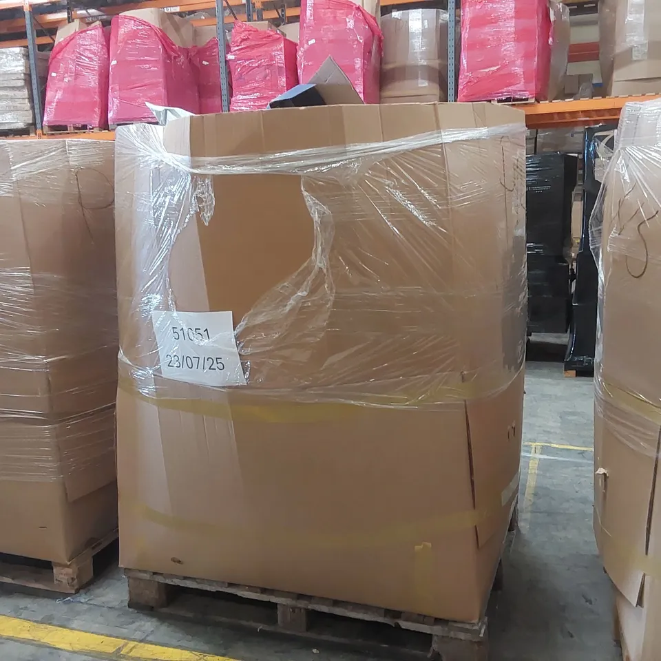 PALLET TO CONTAIN A LARGE ASSORTMENT OF PILLOWS, CUSHIONS AND RELATED PRODUCTS 