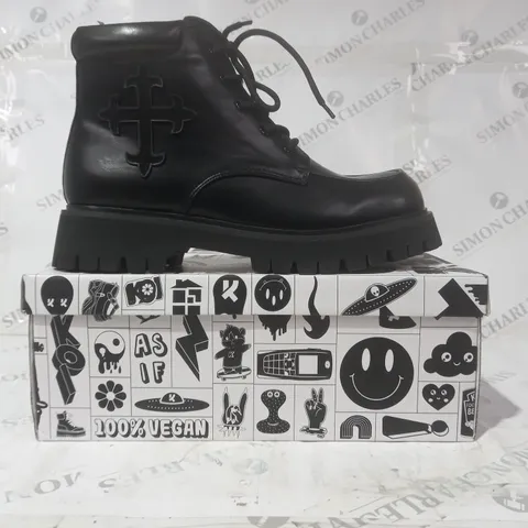 BRAND NEW BOXED PAIR OF KOI VEGAN LEATHER MORAL ALLIANCES MEN'S CROSS BOOTS IN BLACK UK SIZE 11