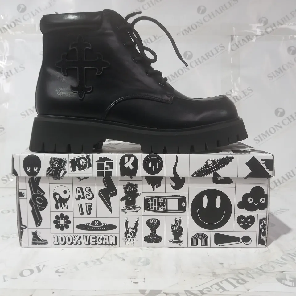 BRAND NEW BOXED PAIR OF KOI VEGAN LEATHER MORAL ALLIANCES MEN'S CROSS BOOTS IN BLACK UK SIZE 11