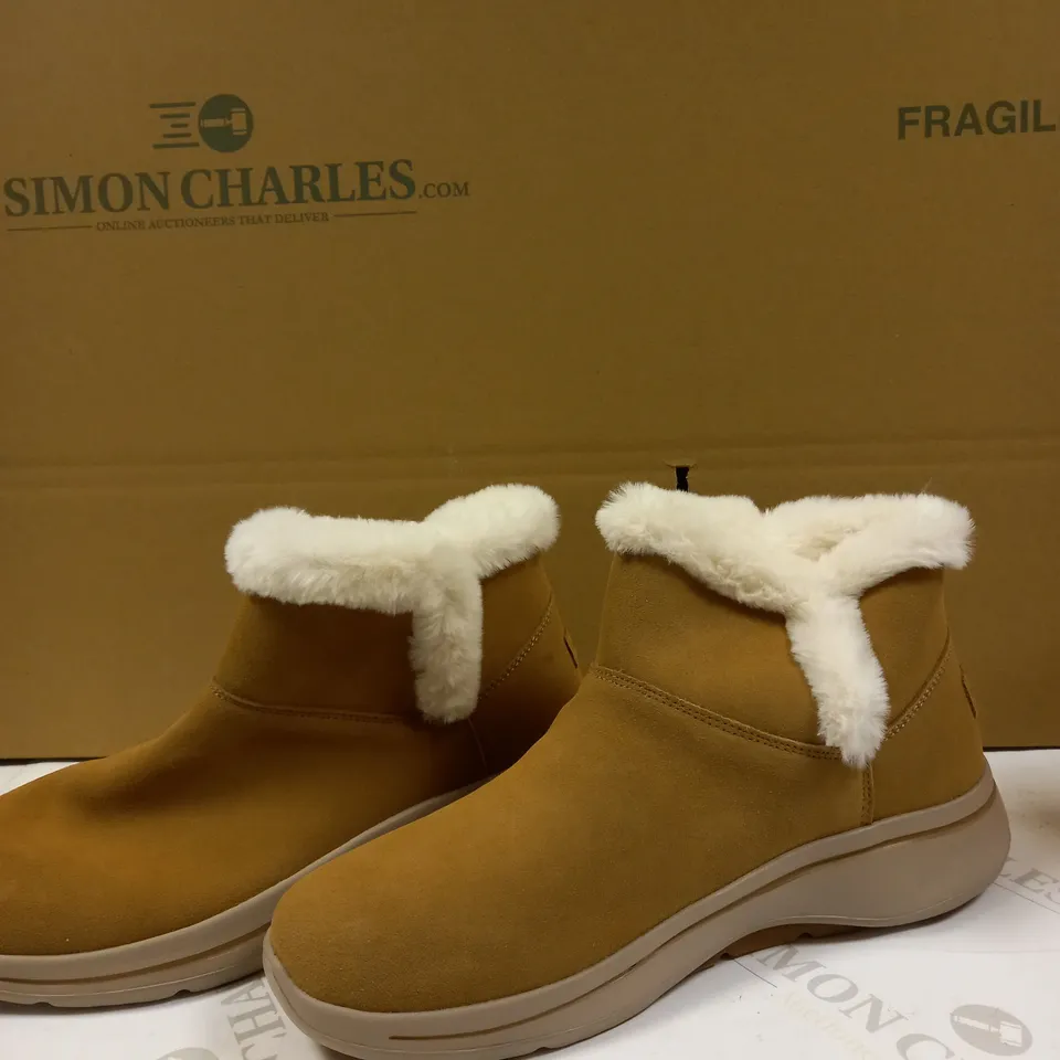 SKECHERS ARCHFIT JOY CHUGGA BOOTS CHESTNUT SIZE 8