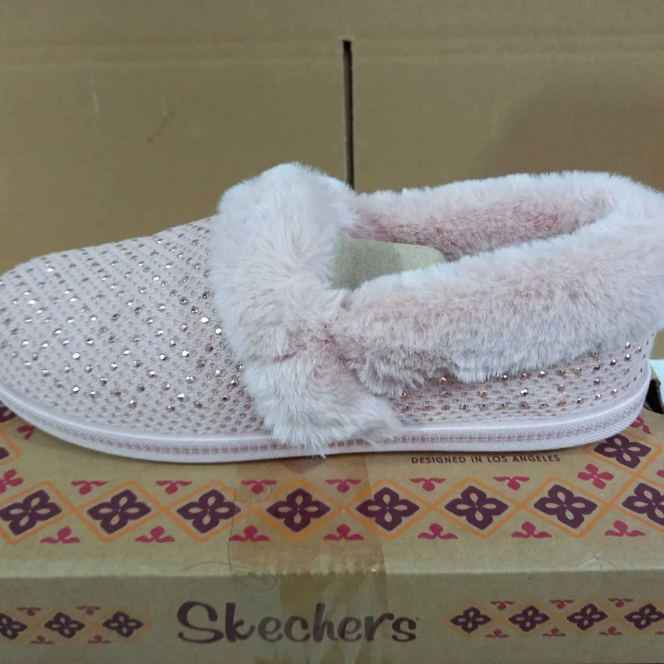 BOXED PAIR SKECHERS COZY SLIPPERS - LIGHT PINK - UK SIZE 6