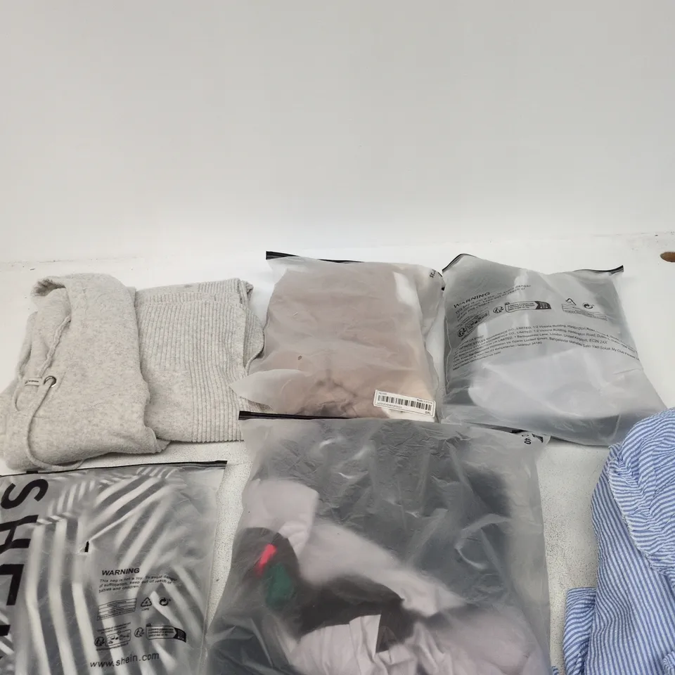 BOX OF APPROXIMATELY 15 ASSORTED CLOTHING ITEMS IN VARIOUS STYLES, COLOURS AND SIZES
