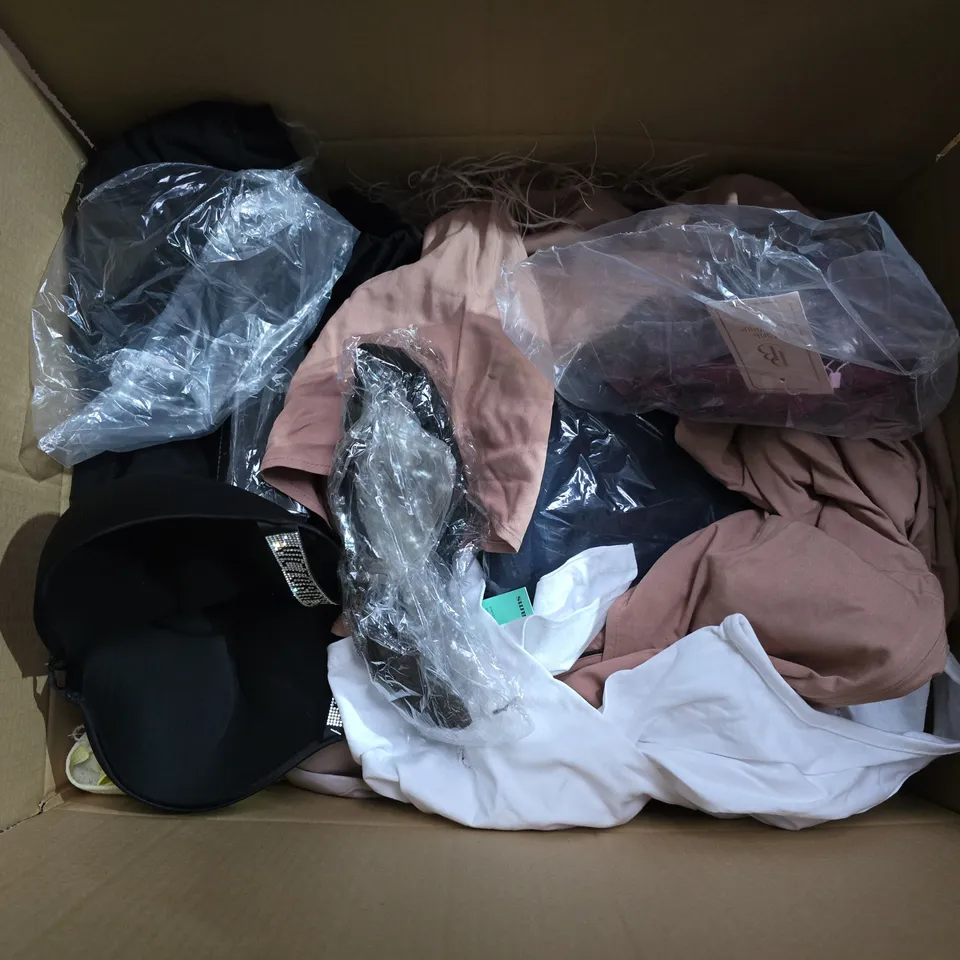 APPROXIMATELY 25 ASSORTED CLOTHING AND FASHION PRODUCTS IN VARIOUS STYLES AND SIZES - COLLECTION ONLY
