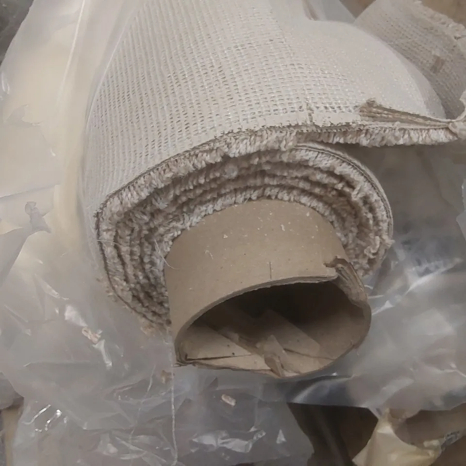 ROLL OF QUALITY STS HERITAGE LUXURY CREAM CARPET - APPROXIMATELY 2.68 x 4m