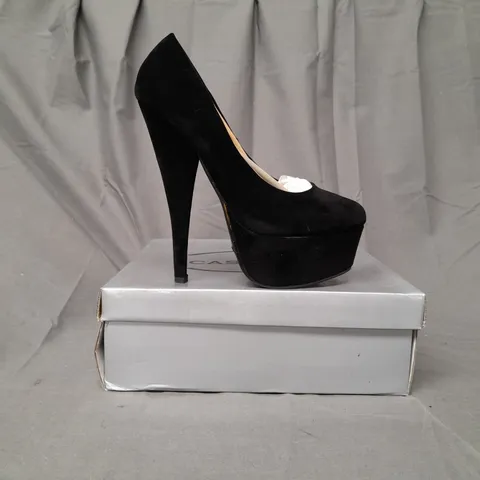 BOXED PAIR OF CASANDRA PLATFORM HIGH HEEL SHOES IN BLACK SIZE 5