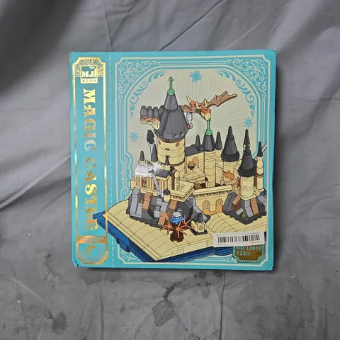 MAGIC CASTLE CONSTRUCTION SET – 732 PIECES, NO. 13010