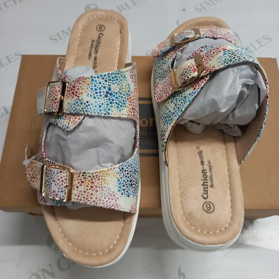 BOXED PAIR OF CUSHION WALK WHITE SANDALS - SIZE 6