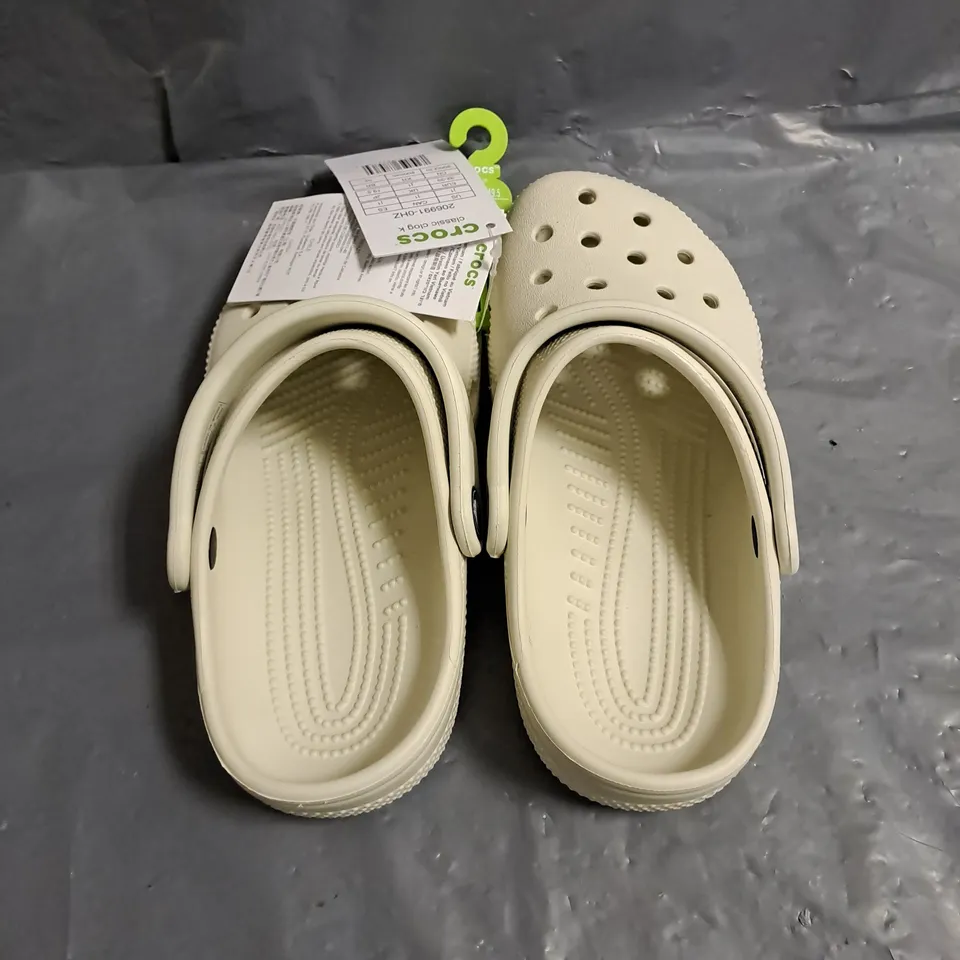 PAIR OF CROCS KIDS CLASSIC CLOGS IN LINEN SIZE J1