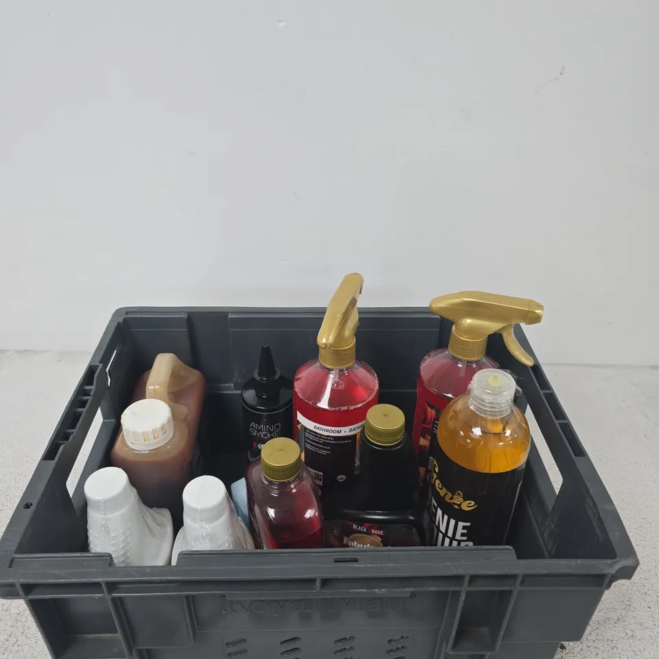 APPROXIMATELY 10 ASSORTED ITEMS INCLUDING CENMALL DEGREASER STAIN REMOVER, FABULOSA CONCENTRATED DISINFECTANT CLEANER AND STICKY CLOUDY KRILL LIQUID