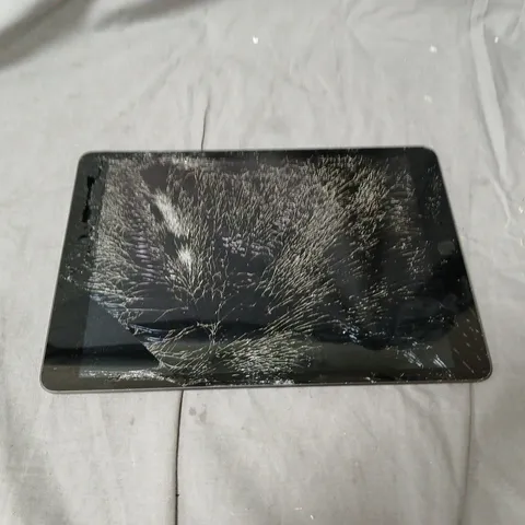 APPLE IPAD – SPACE GREY TABLET - DAMAGED SCREEN 
