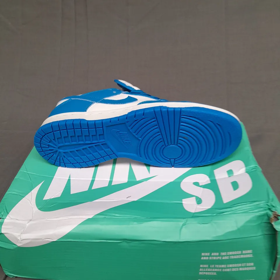 BOXED PAIR OF NIKE DUNKS LOW IN BLUE SIZE UK 5.5