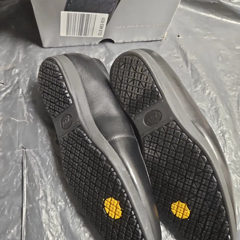 ANVL BLACK LEATHER LOAFERS – UK 7 (MEN'S) CAROLINA