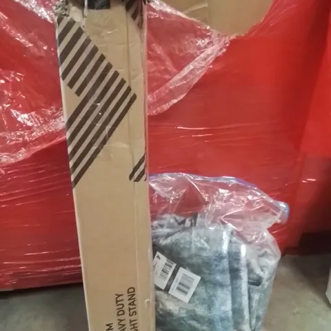 PALLET OF ASSORTED HOUSEHOLD GOODS AND PRODUCTS TO INCLUDE;HEAVY DUTY LIGHT STAND,AREA RUG