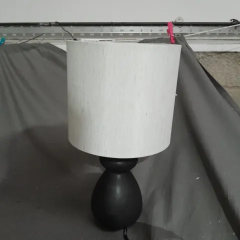 BLACK CHUBBY TABLE LAMP