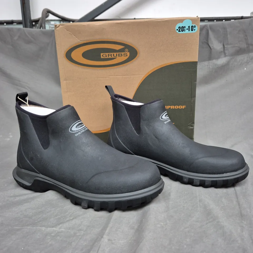 BOXED PAIR OF GRUBS SHORELINE 4.0 BLACK UK 12 