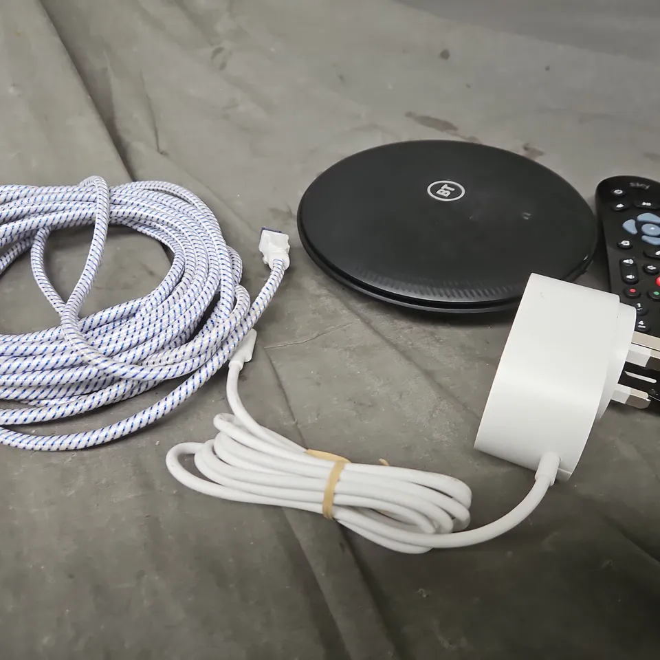 APPROXIMATELY 10 ASSORTED ELECTRICAL PRODUCTS TO INCLUDE ROUTER, POWER SUPPLIES, REPLACEMENT REMOTES ETC 