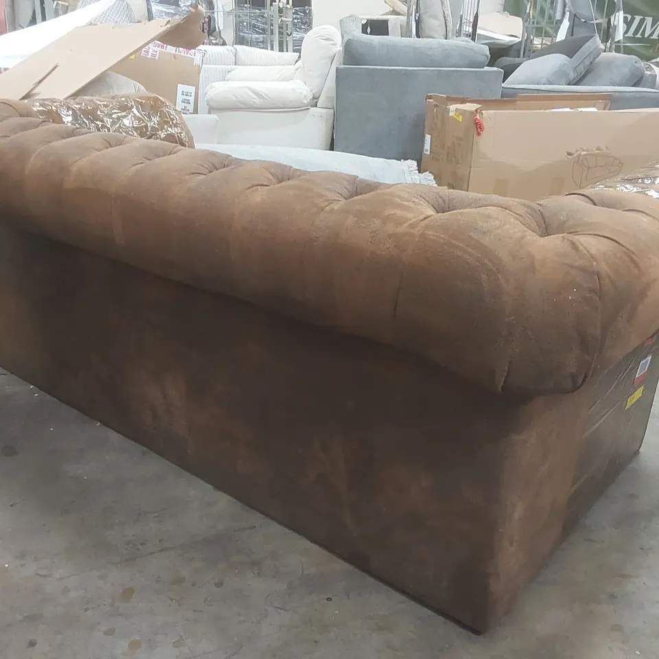 QUALITY DESIGNER UPHOLSTERED CHESTERFIELD SOFA - MISSING FEET