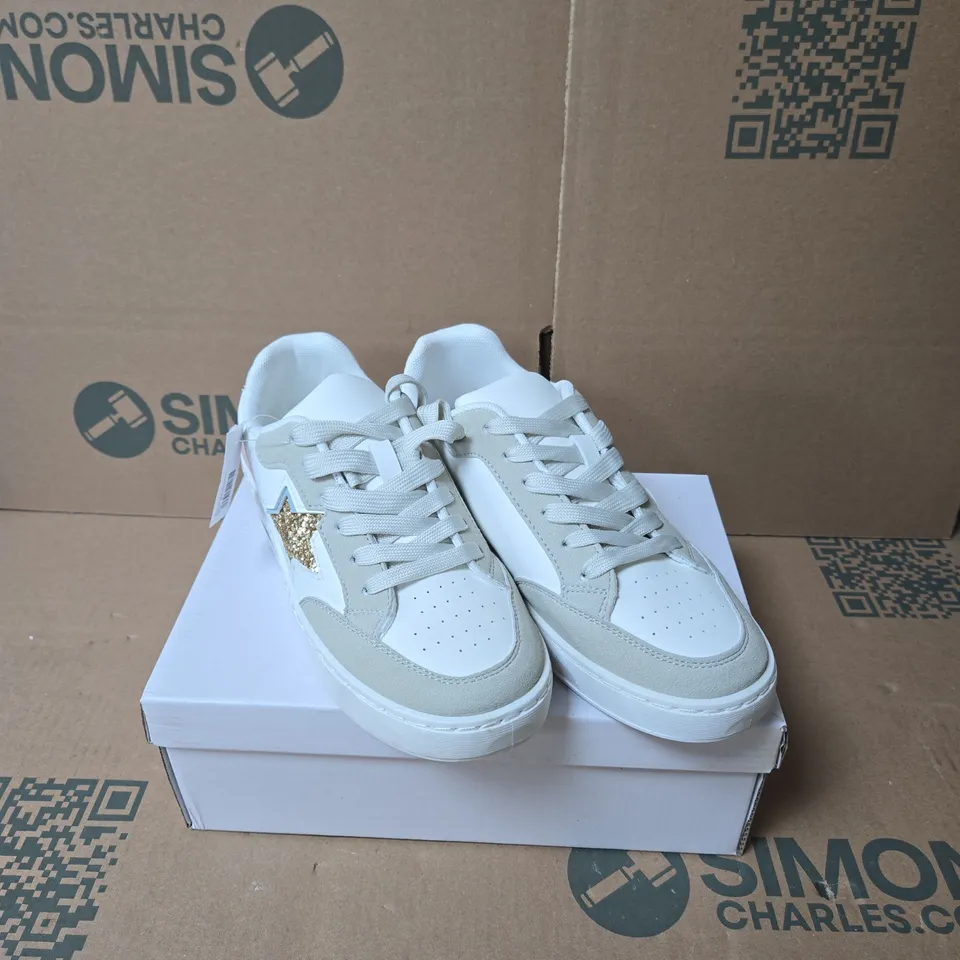 SHOES BY EMMA MOONSTONE WHITE GREY/PINK WITH STAR TRAINERS SIZE 6 BOXED