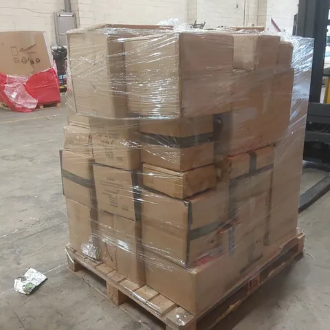 PALLET CONTAINING A VERY LARGE QUANTITY OF ASSORTED LIGHTING ITEMS