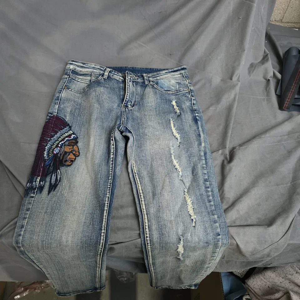 DENIM JEANS WITH EMBROIDERY