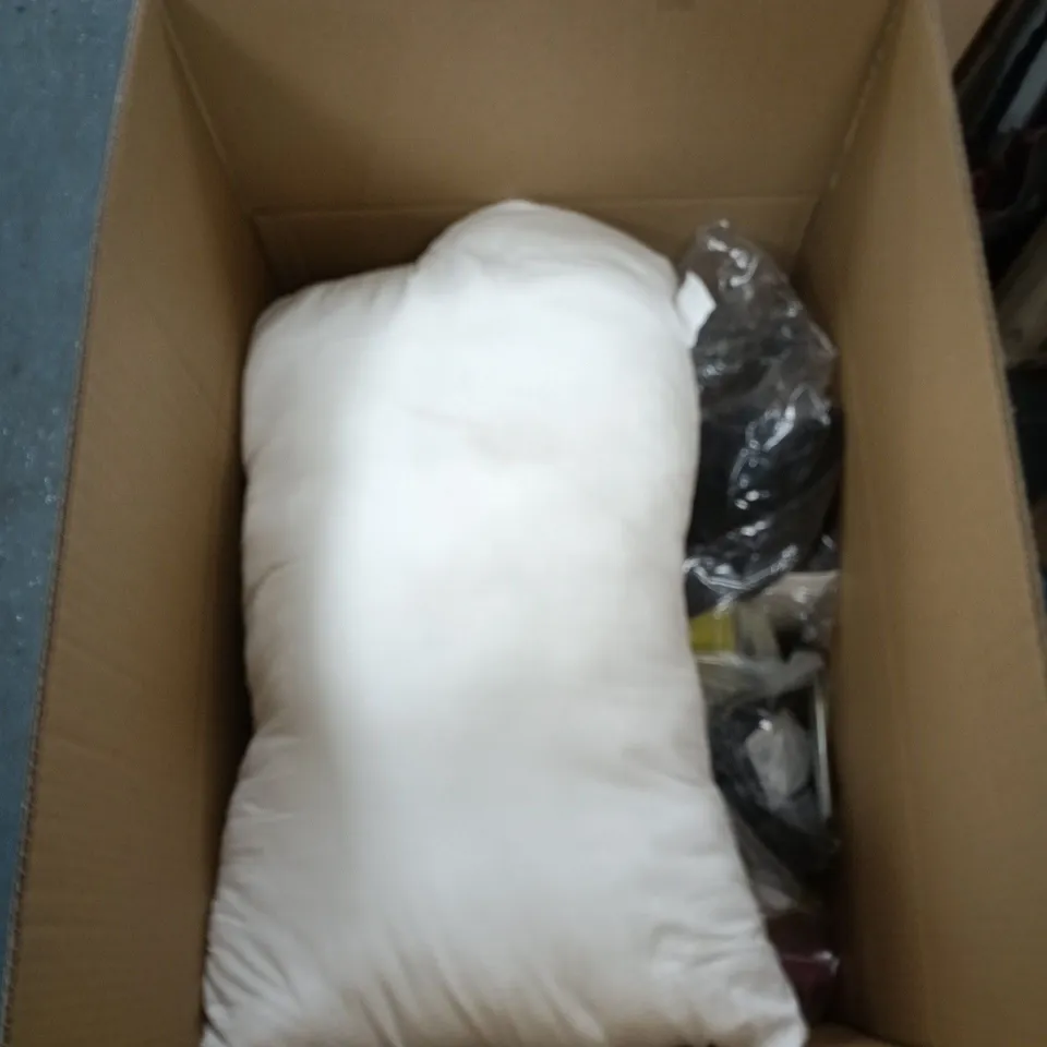 BOX OF APPROXIMATELY 30 ASSORTED ITEMS INCLUDING HAUTE PRESSION MENS SWIMWEAR, JUST DANCE 2022 FOR THE PS5 AND INWIKI LEGGINGS
