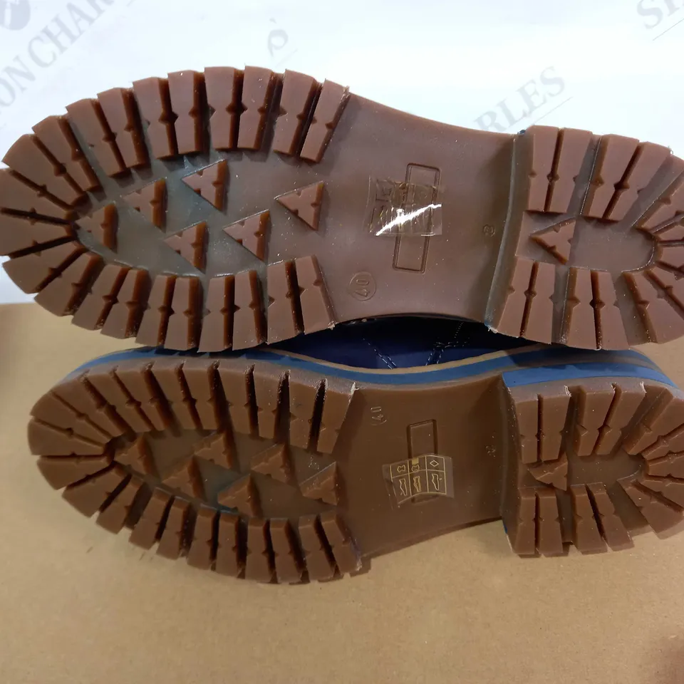 ADESSO RESISTANCE NAVY HIKING BOOTS - SIZE 7 UK
