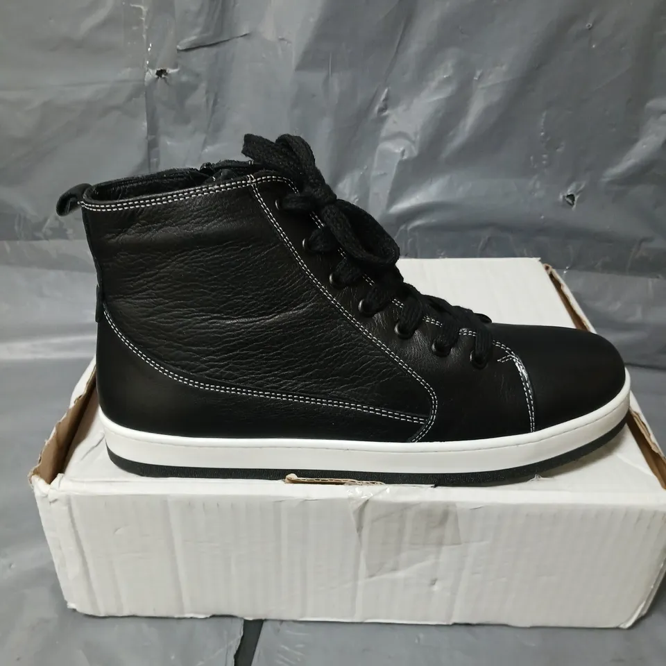 ADESSO LEATHER HIGH TOP TRAINER BOOT IN BLACK SIZE 6